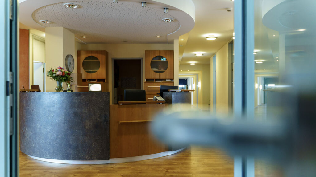 Eingang zur Praixs am Standort Medical Center Düesbergweg